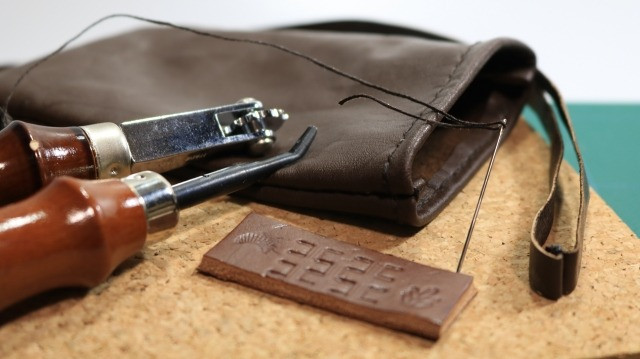 革の加工「カービング加工」って聞いたこと有りますか？【京都　自転車　サイクルケア】